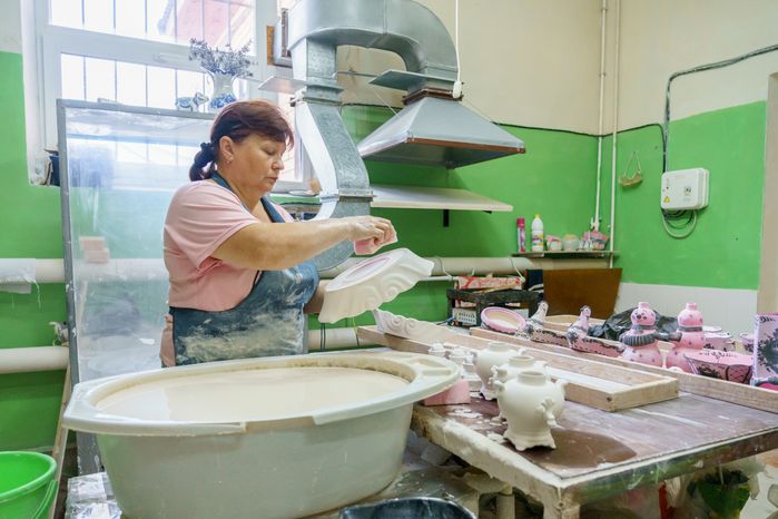 Гжельская фарфоровая мануфактура "Галактика и компания" в Раменском округе