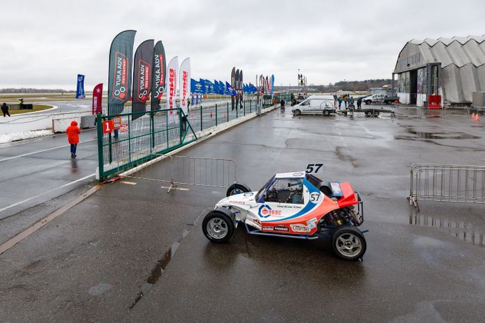 Детский заезд на мини-багги на гоночной трассе ADM Raceway в Мячково