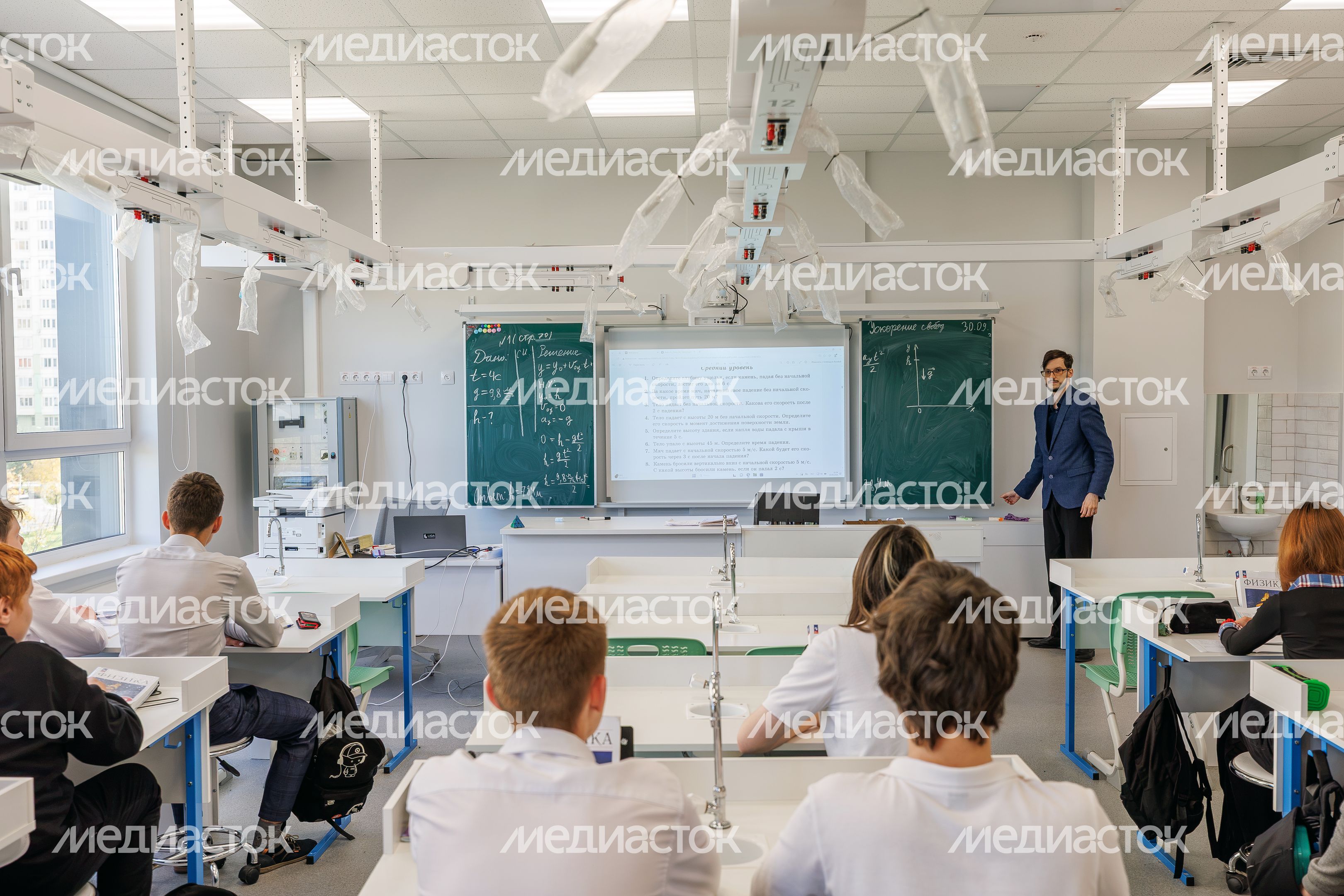 Урок химии для старшеклассников в новой средней школе №20 на 1100 мест в микрорайоне Подрезково города Химки Урок химии для старшеклассников в новой средней школе №20 на 1100 мест в микрорайоне Подрезково города Химки