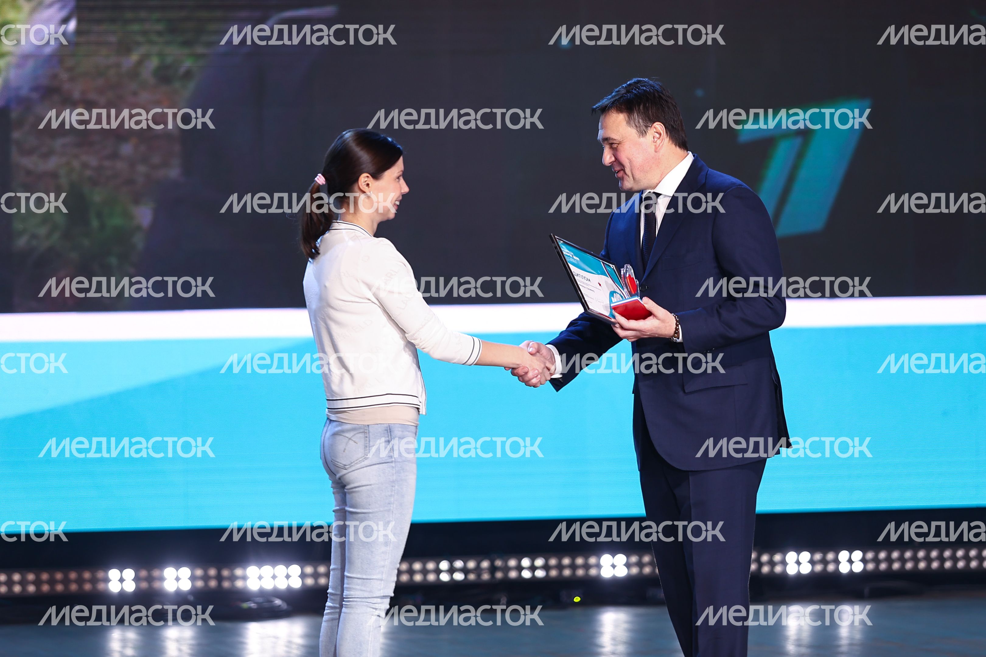 Награждение Губернатором лауреатов губернаторской премии «Мы рядом. Доброе дело»