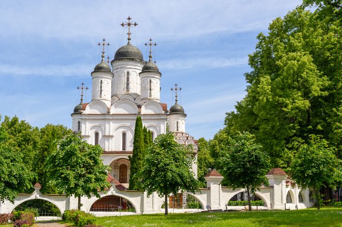 Спасо-Преображенская церковь в поселке Большие Вяземы Одинцовского округа