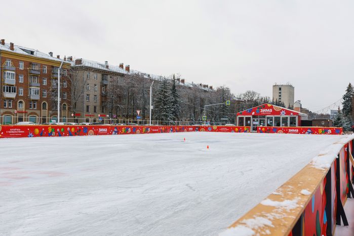 Каток на площади Ленина в Жуковском