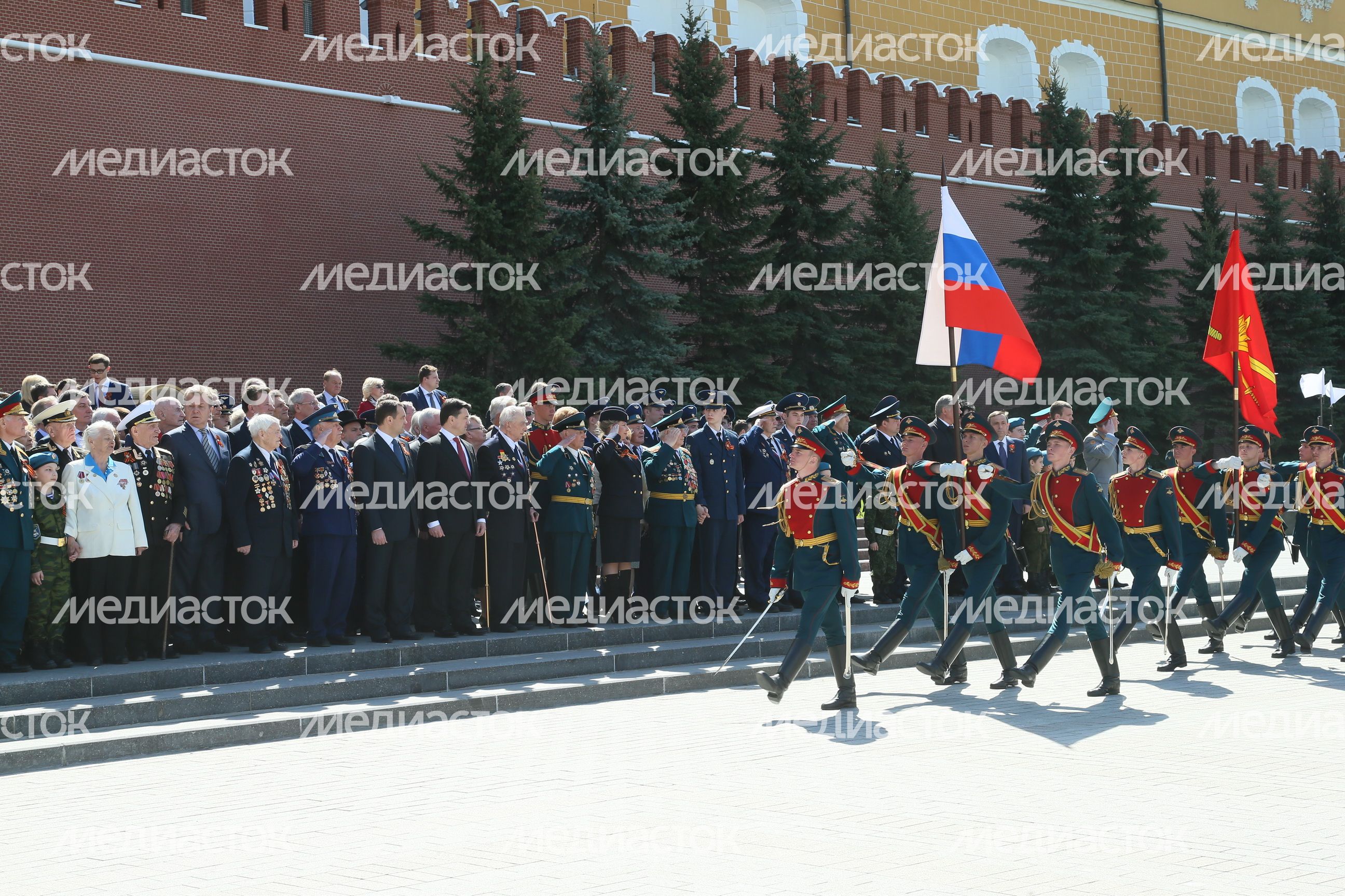 А. Воробьев принял участие в церемонии возложения цветов на Красной площади