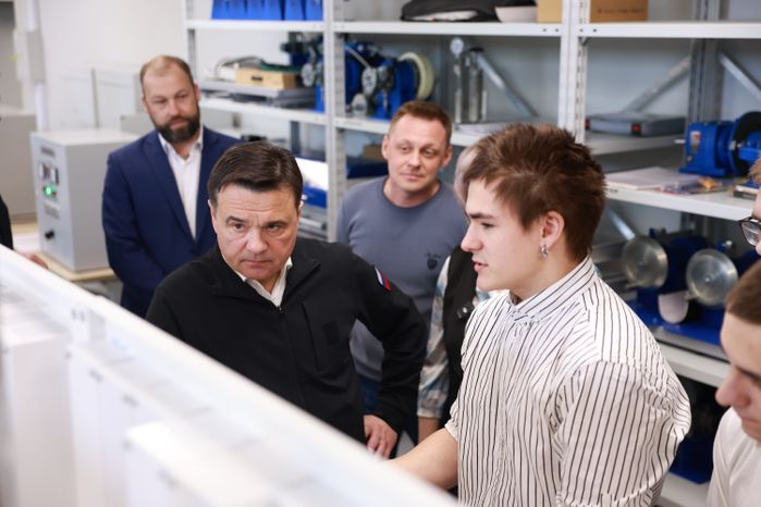 Андрей Воробьев пообщался со студентами и преподавателями Щелковского колледжа