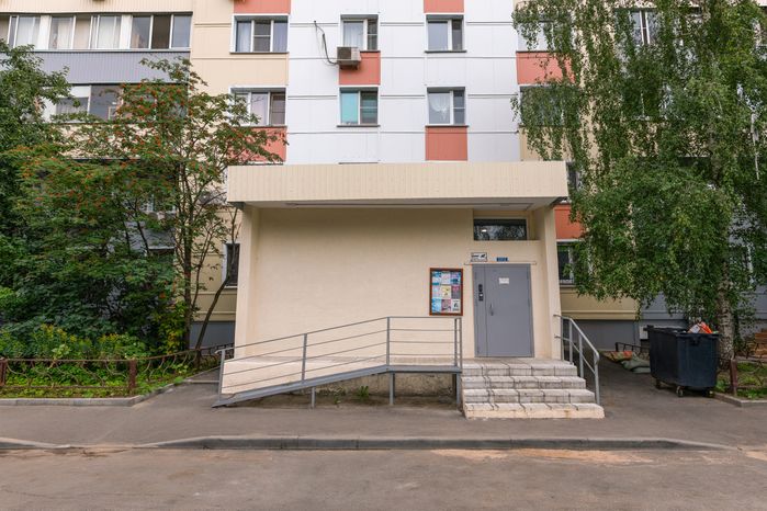Капитальный ремонт фасада многоквартирного дома на улице Южной в Реутове