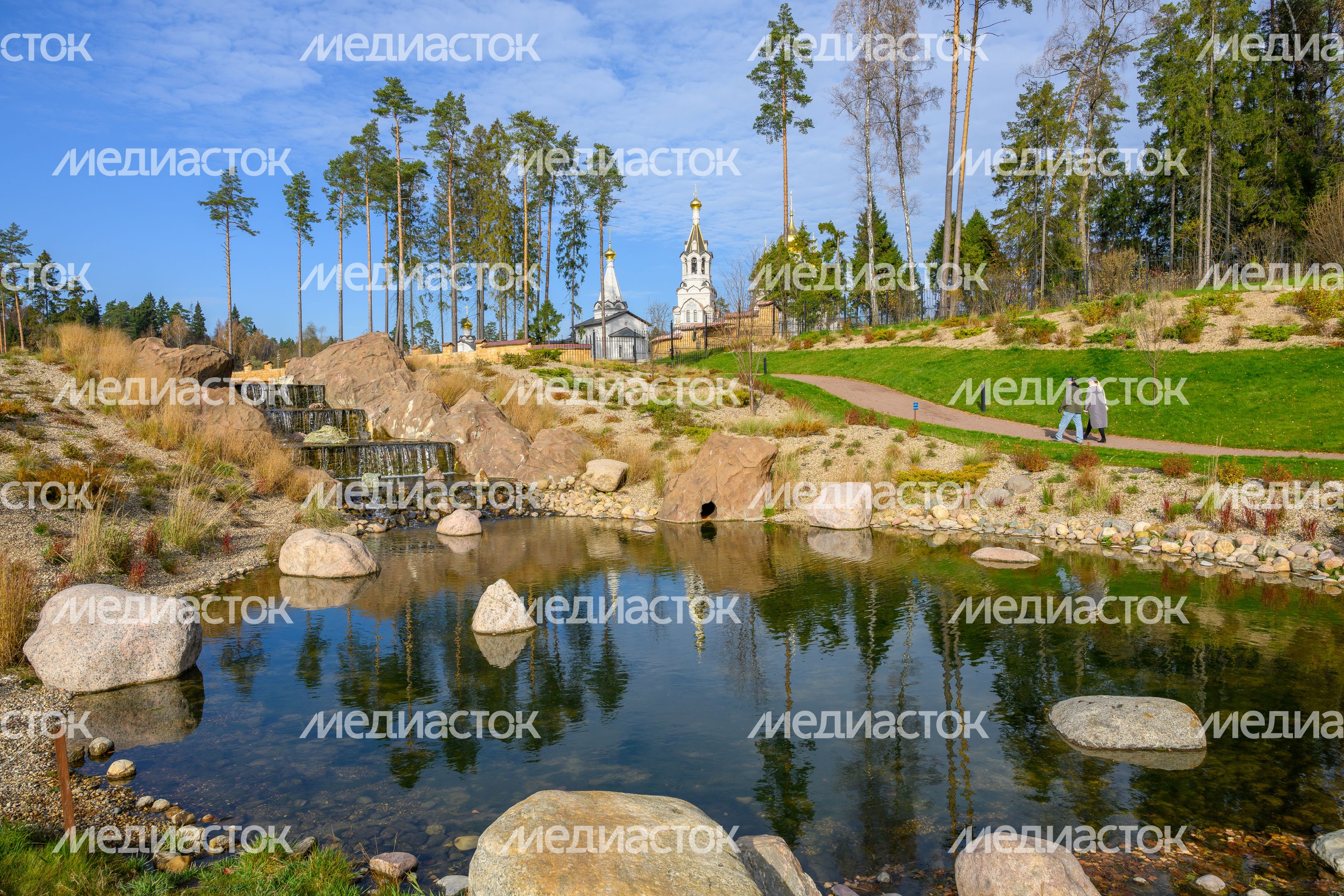 Водопад в парке поселка Туристический Пансионат округа Мытищи Водопад в парке поселка Туристический Пансионат округа Мытищи