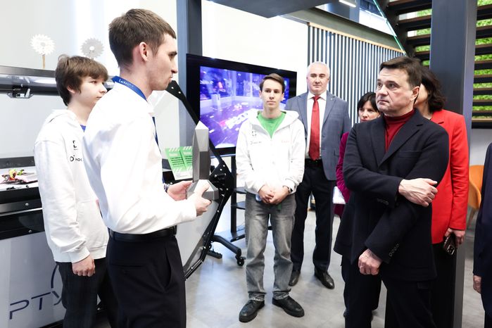 Ребята из технопарка "Исток – РТУ МИРЭА" во Фрязино показали Андрею Воробьеву свои разработки