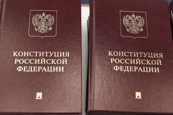 Андрей Воробьев вручил паспорта юным жителям Подмосковья