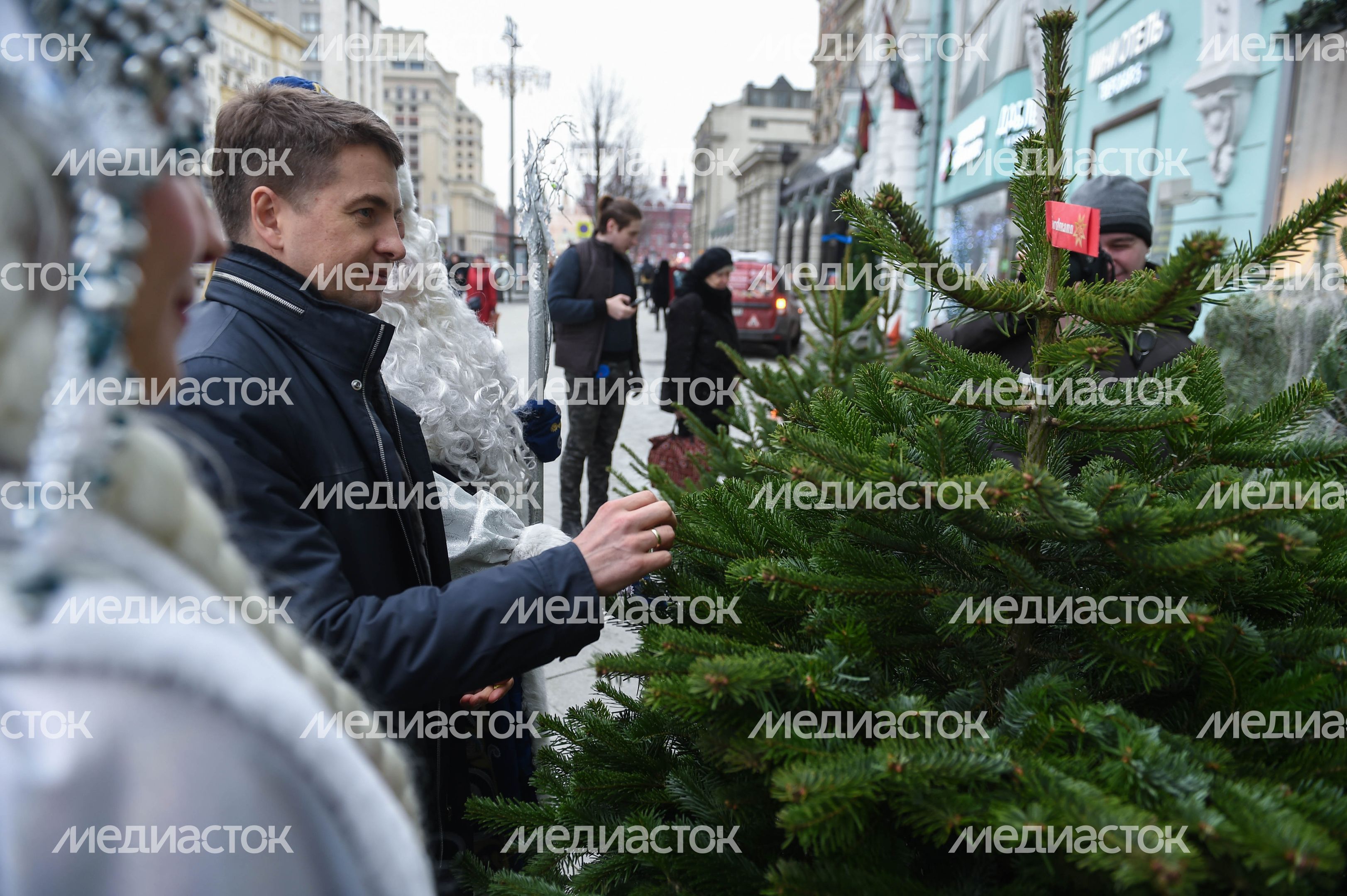 Открытие елочных базаров в Москве