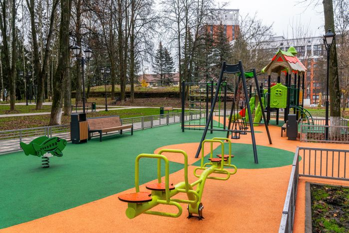 Детская площадка в Детском парке на улице Калинина в Наро-Фоминске