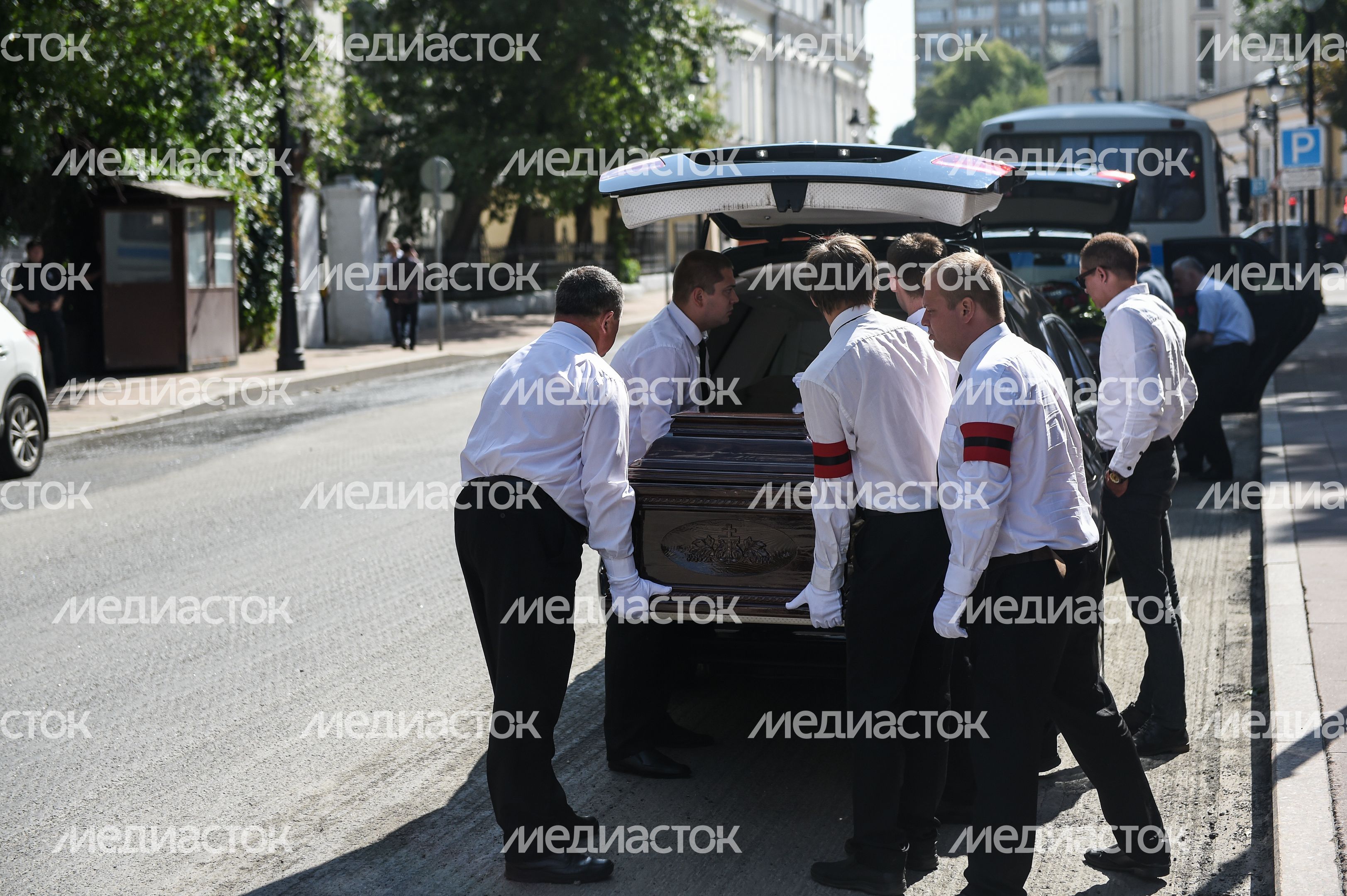 Церемония прощания с писателем Владимиром Войновичем в Москве