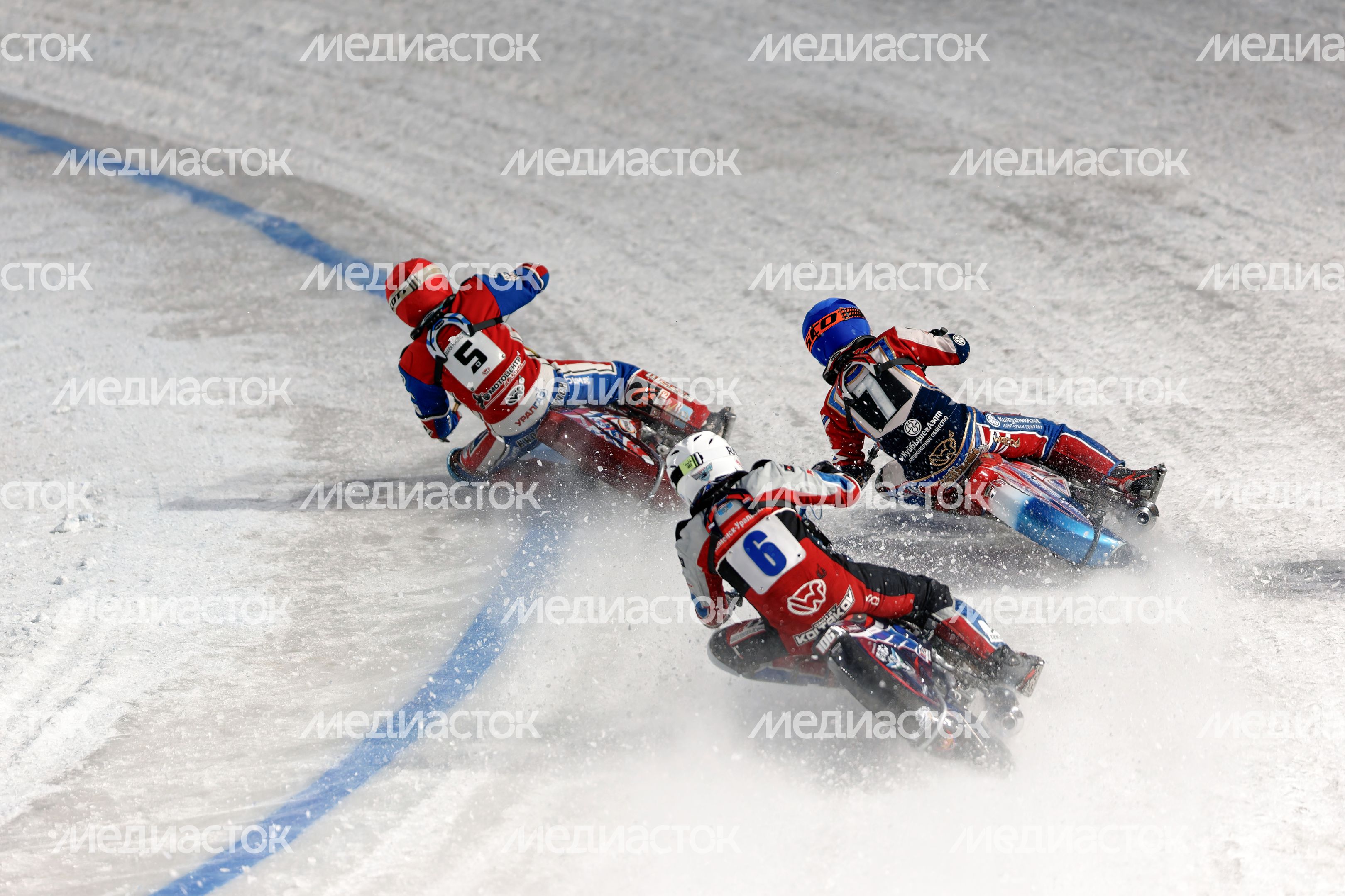 Чемпионат России по мотогонкам на льду в Красногорске Чемпионат России по мотогонкам на льду в Красногорске