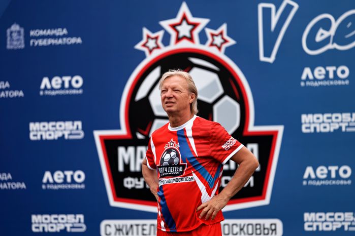 Футболист Василий Иванов сыграл в команде легенд футбола против жителей Люберец в проекте «Выходи во двор» в Малаховке