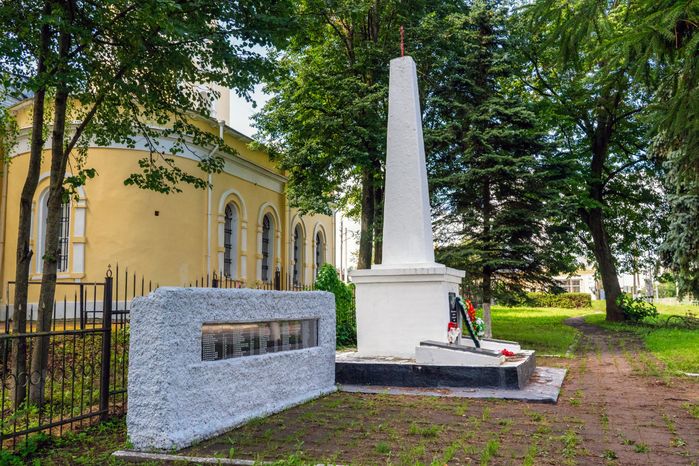 Обелиск односельчанам, павшим в годы Великой Отечественной войны, в селе Синьково Дмитровского округа