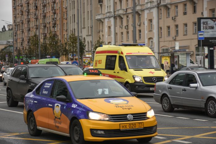 Повседневная жизнь города в Москве осенью