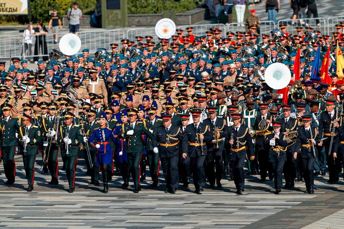 Лучшие военные оркестры силовых ведомств мира на военно-музыкальном фестивале «Спасская башня» у Главного храма ВС РФ