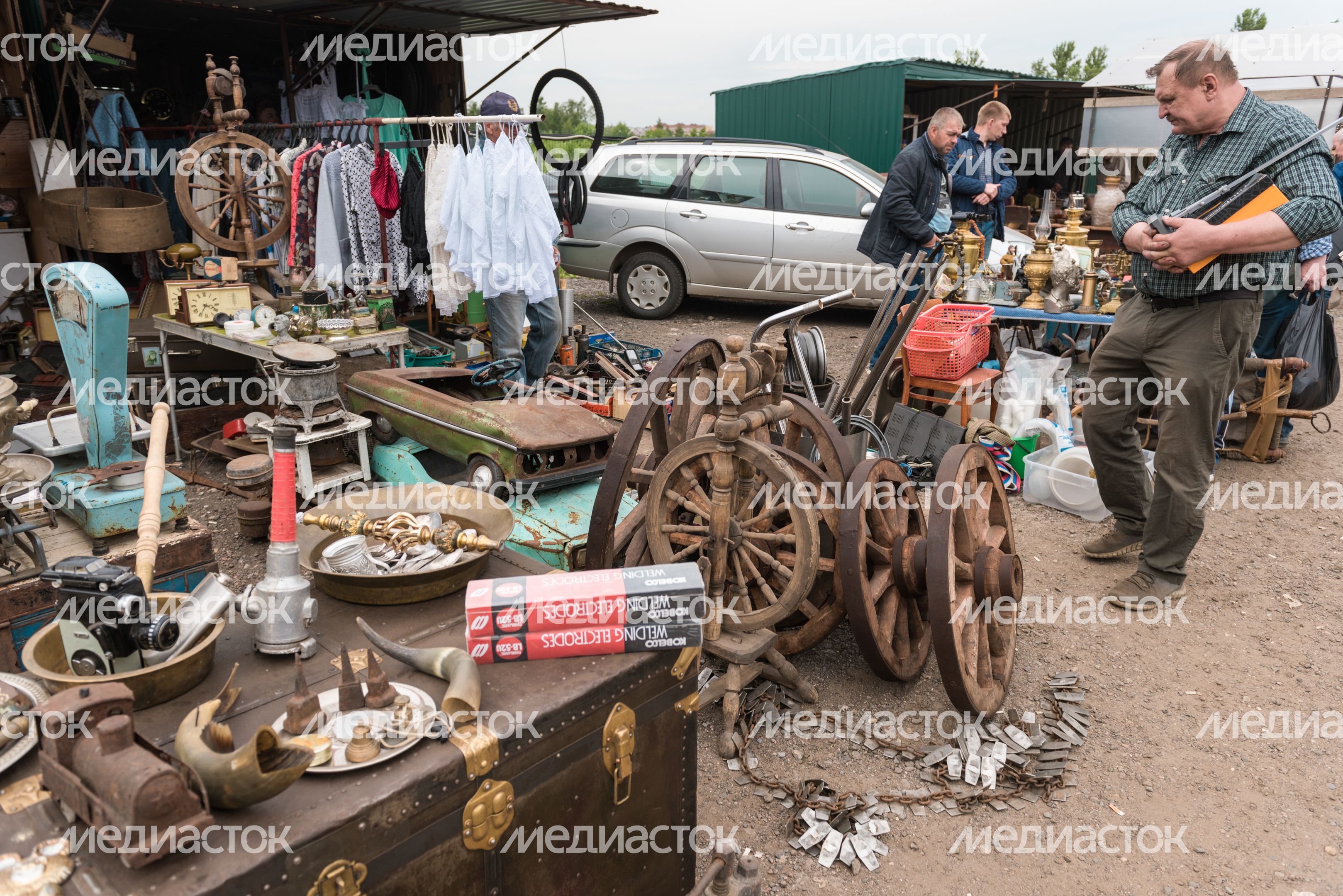 Блошиный рынок «Левша» в Новоподрезково