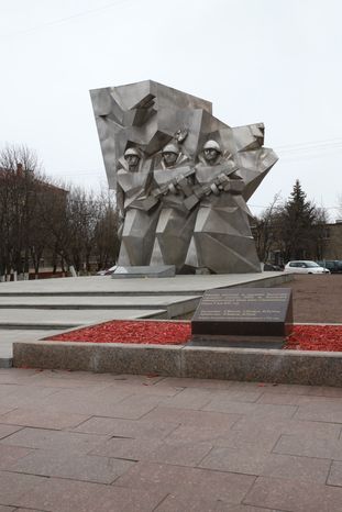 Памятник подольским курсантам
