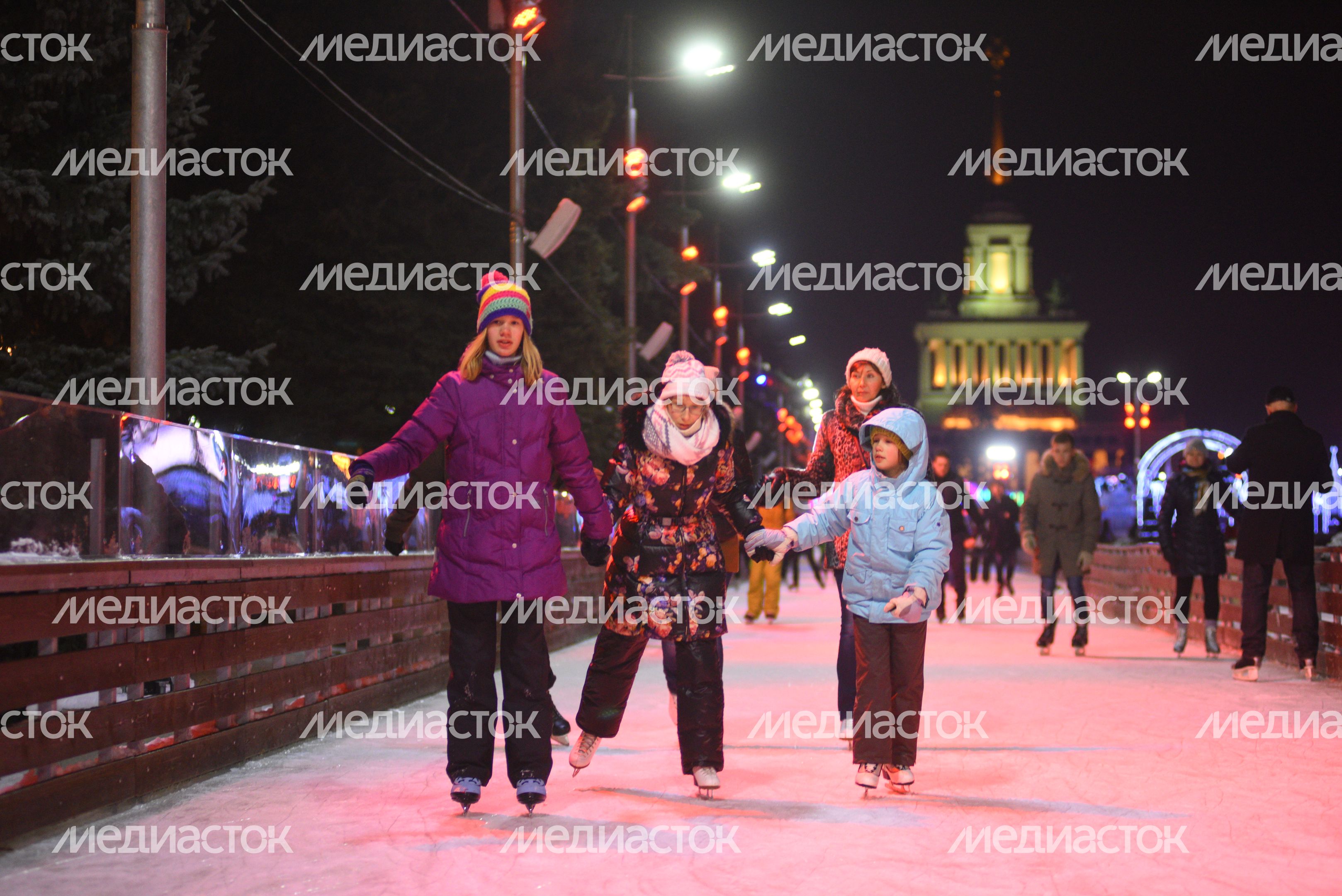 Открытие катка на ВДНХ в Москве