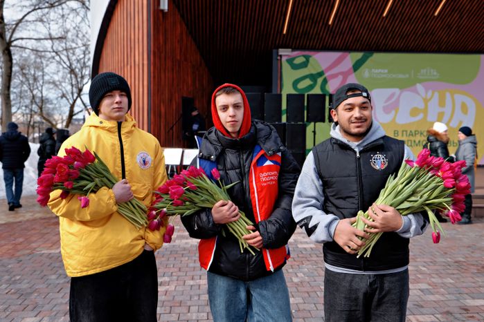 Фестиваль «Весна, цветы и комплименты» к празднику 8 Марта в парке имени В. Талалихина в Подольске