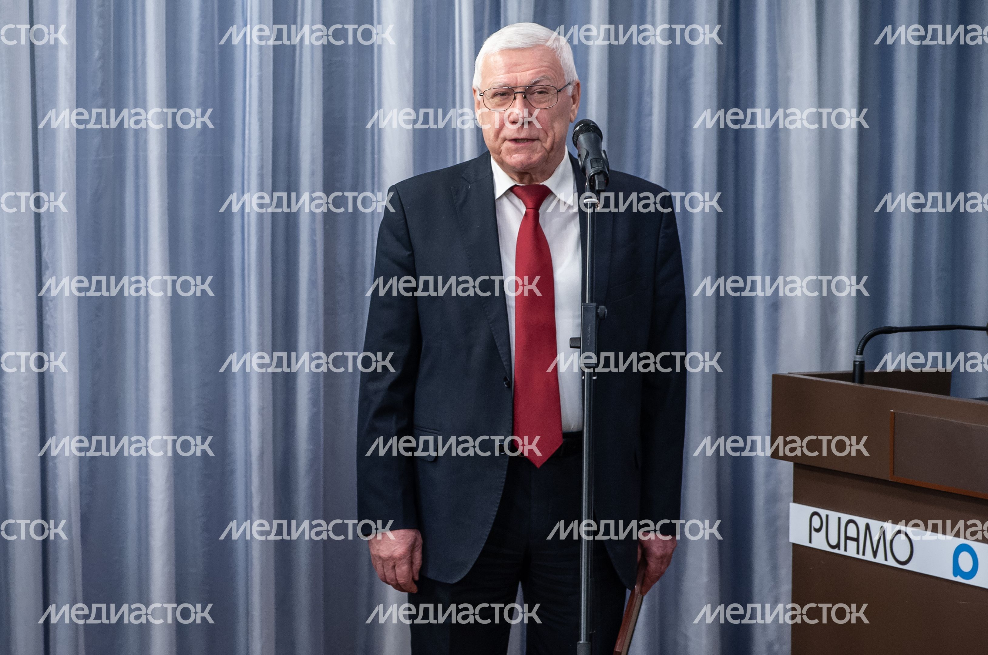 Презентация книги Александра Чумикова «Москва-400. Кам-са-мол! 90-е»