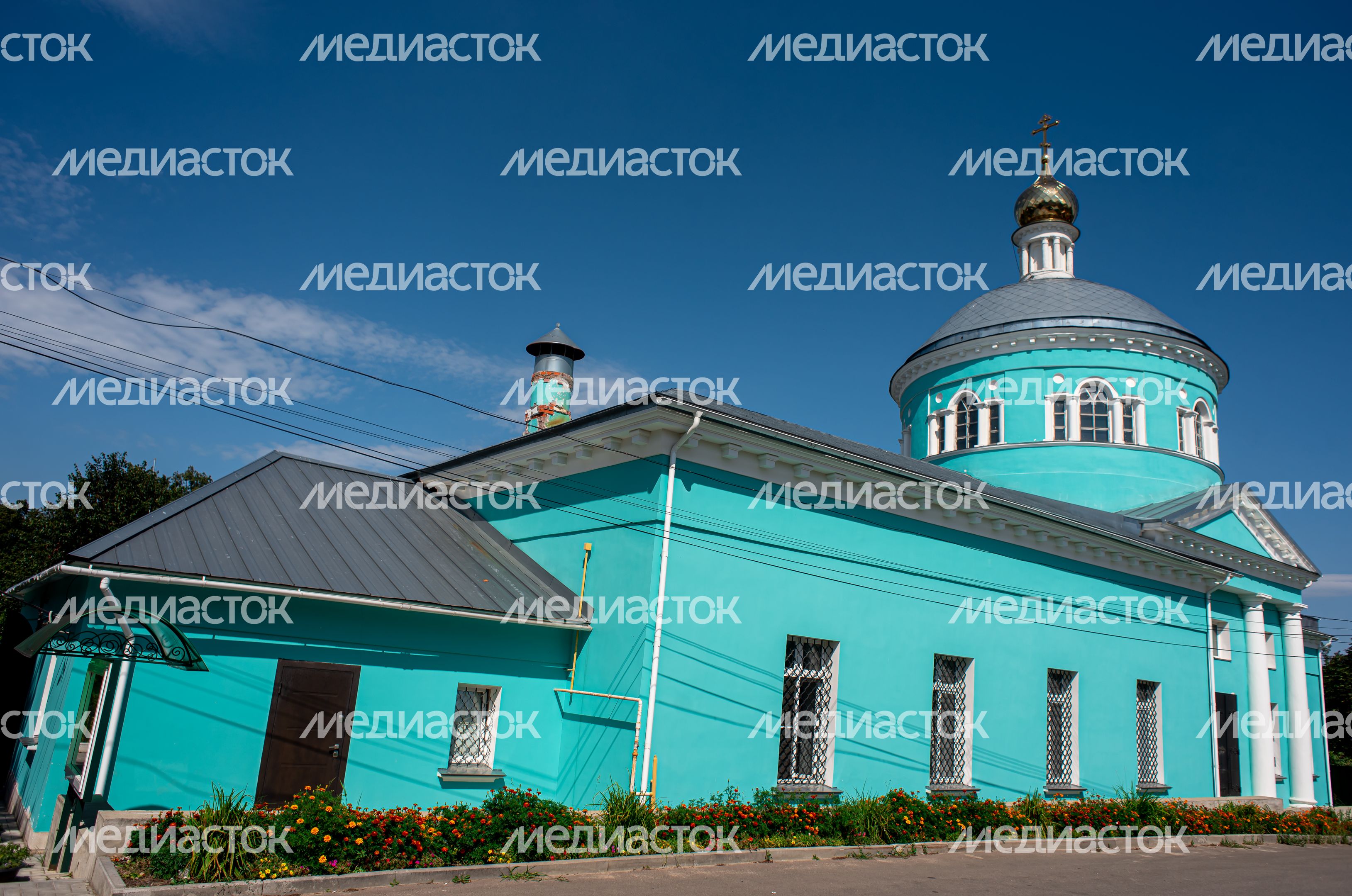 Летние виды храма Николы Ратного в городе Кашира