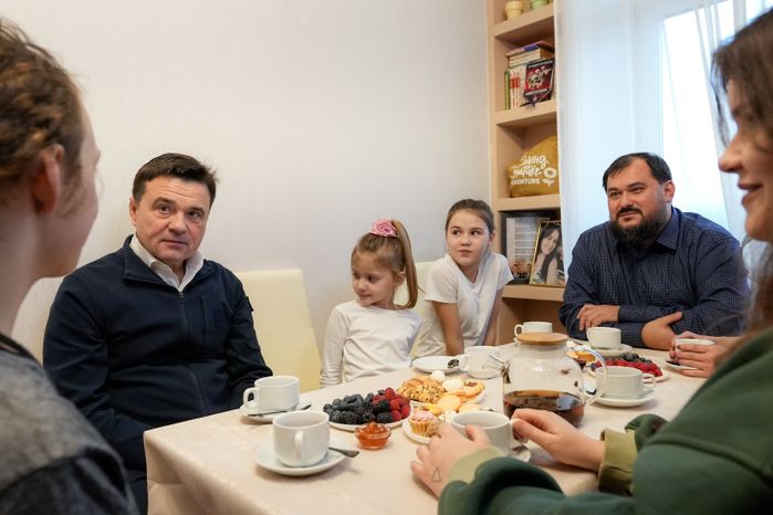 Андрей Воробьев навестил семью погибшего на СВО бойца