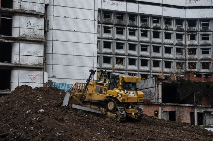 Начало работ по демонтажу Ховринской заброшенной больницы