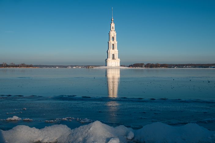 Зимние виды Колокольни Николаевского собора в Калязине
