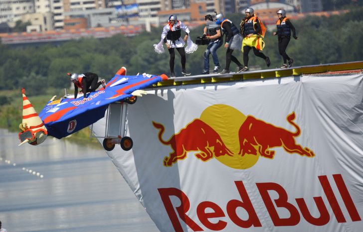 Фестиваль самодельных летательных аппаратов Red Bull Flugtag 2015