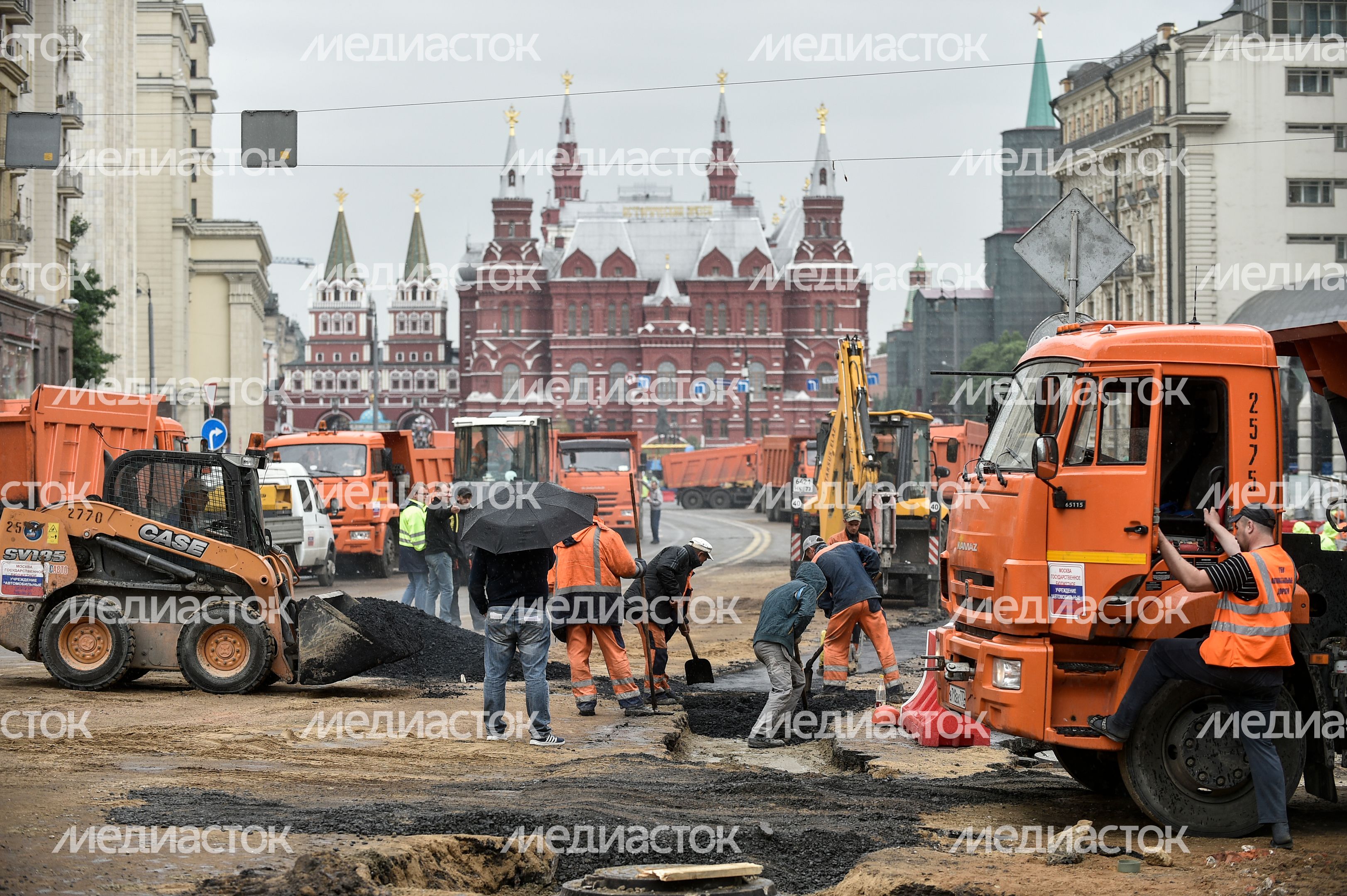 Дорожные работы на Тверской улице в Москве