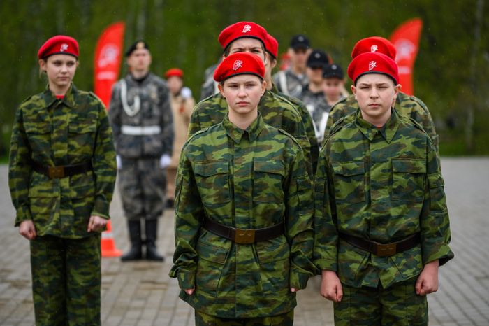 Военно-патриотическая игра «Юнармия, вперед!», посвященная Дню Победы, в Горках Ленинских