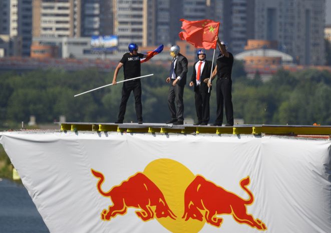 Фестиваль самодельных летательных аппаратов Red Bull Flugtag 2015