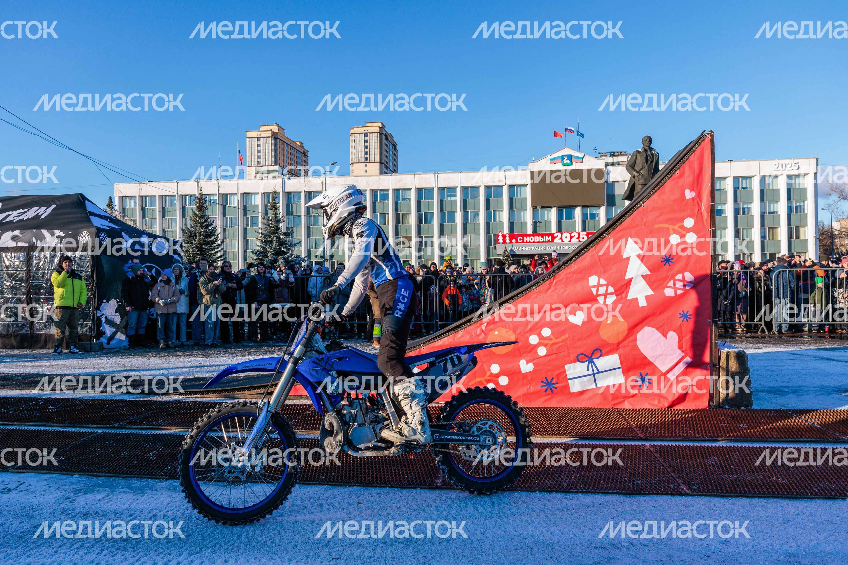 Зимний фристайл-мотокросс от команды FMX13 в Одинцово Зимний фристайл-мотокросс от команды FMX13 в Одинцово