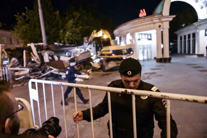 Снос незаконных построек возле метро 29 августа