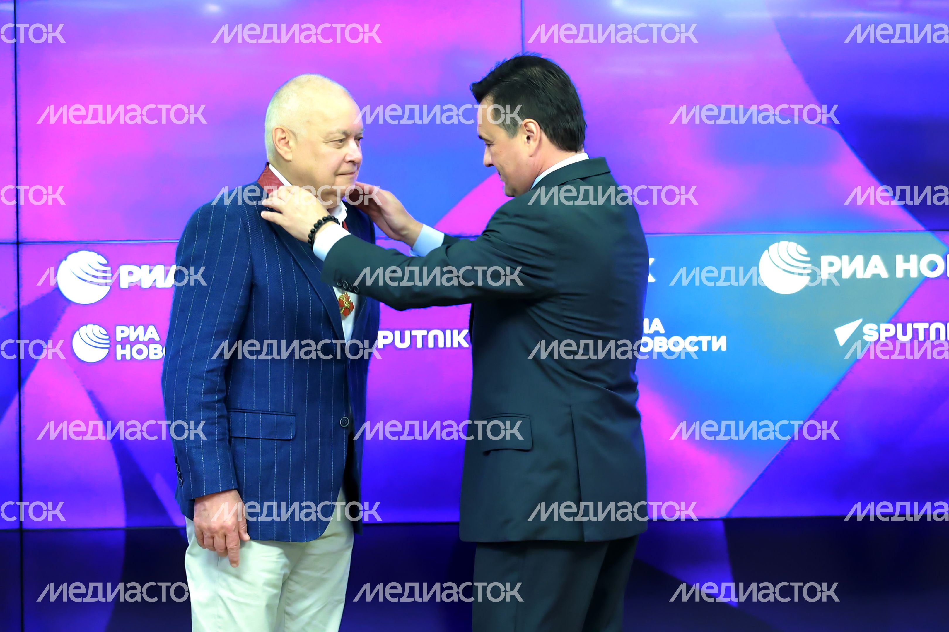 Андрей Воробьев вручил Дмитрию Киселеву Орден «За заслуги перед Московской областью» I степени