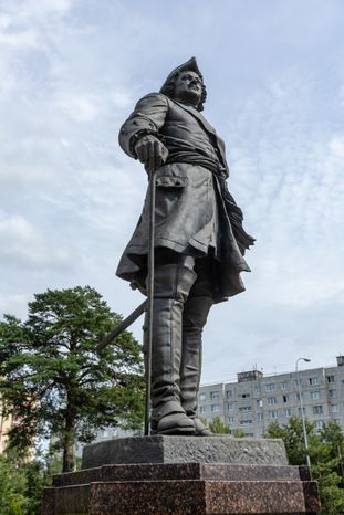 Лосино-Петровский. Памятник Петру
