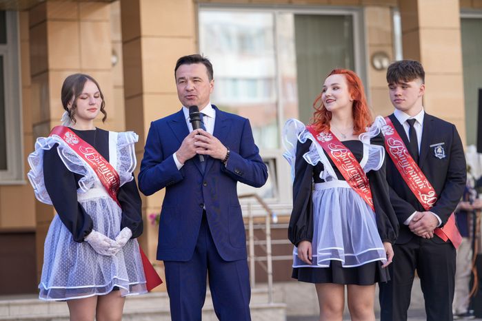 Губернатор поздравил выпускников реутовской СОШ №10 с последним звонком