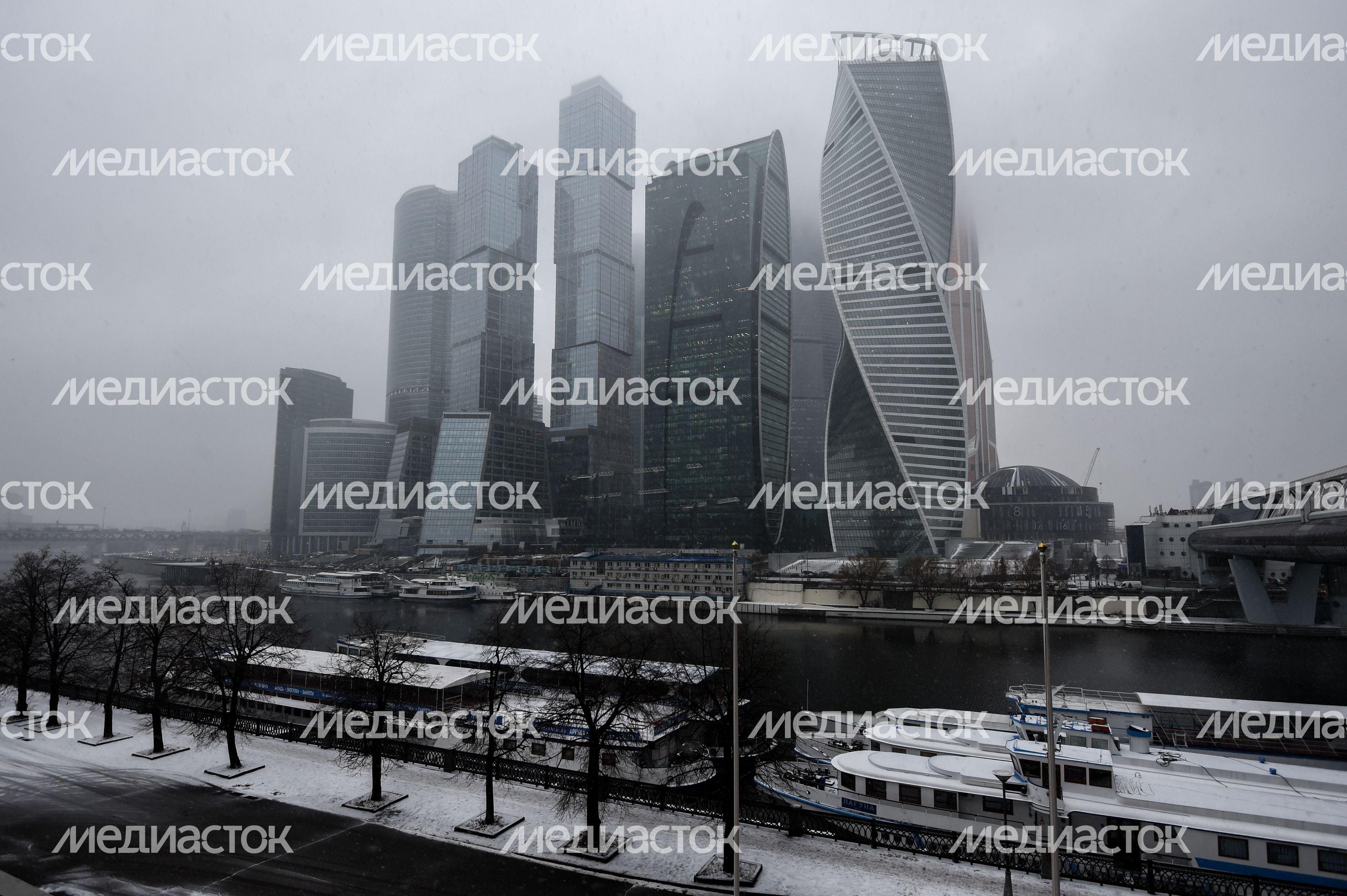 Международный Деловой центр Москва Сити в тумане Международный Деловой центр Москва Сити в тумане