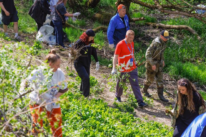 Волонтеры очистили овраг и русло реки Кочуры в Сергиево-Посадском округе от мусора