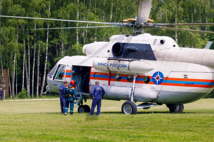 Вертолет МЧС России на тренировке спасательной операции космонавтов в Звездном городке
