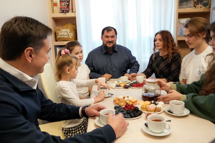 Андрей Воробьев навестил семью погибшего на СВО бойца
