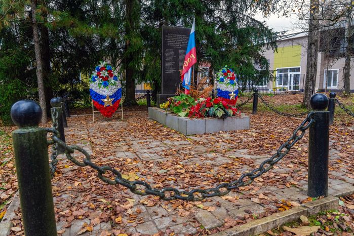Братская могила в поселке Колычева Можайского округа