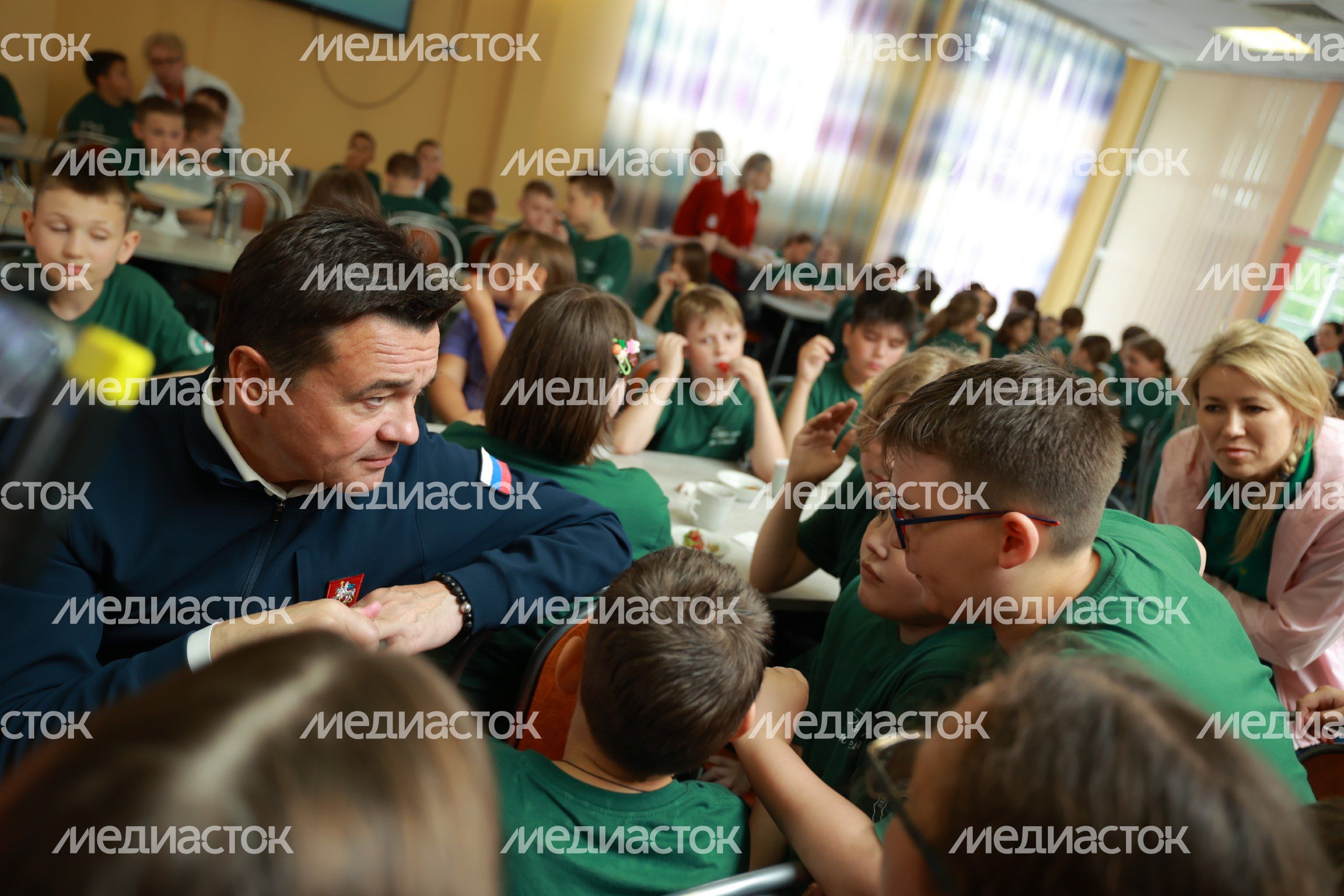 Андрей Воробьев навестил детей участников СВО в оздоровительном лагере «Литвиново»