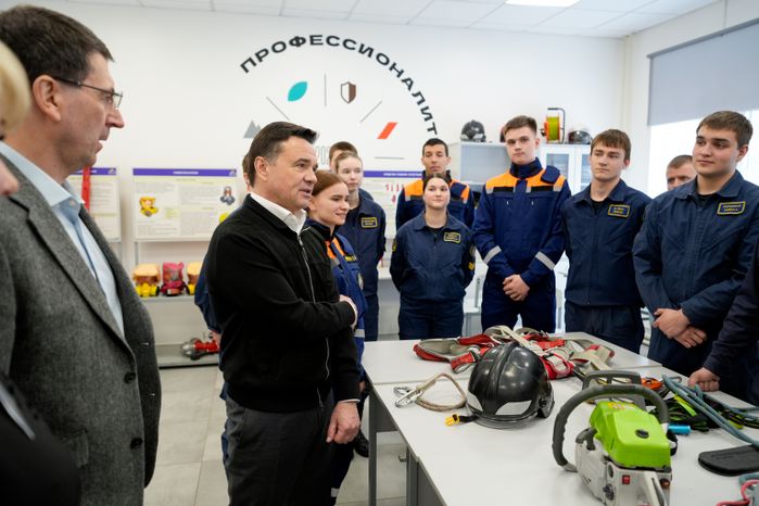 Андрей Воробьев и Игорь Щеголев посетили Дмитровский техникум