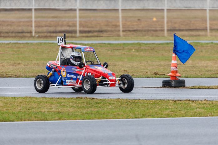 Детский заезд на мини-багги на гоночной трассе ADM Raceway в Мячково