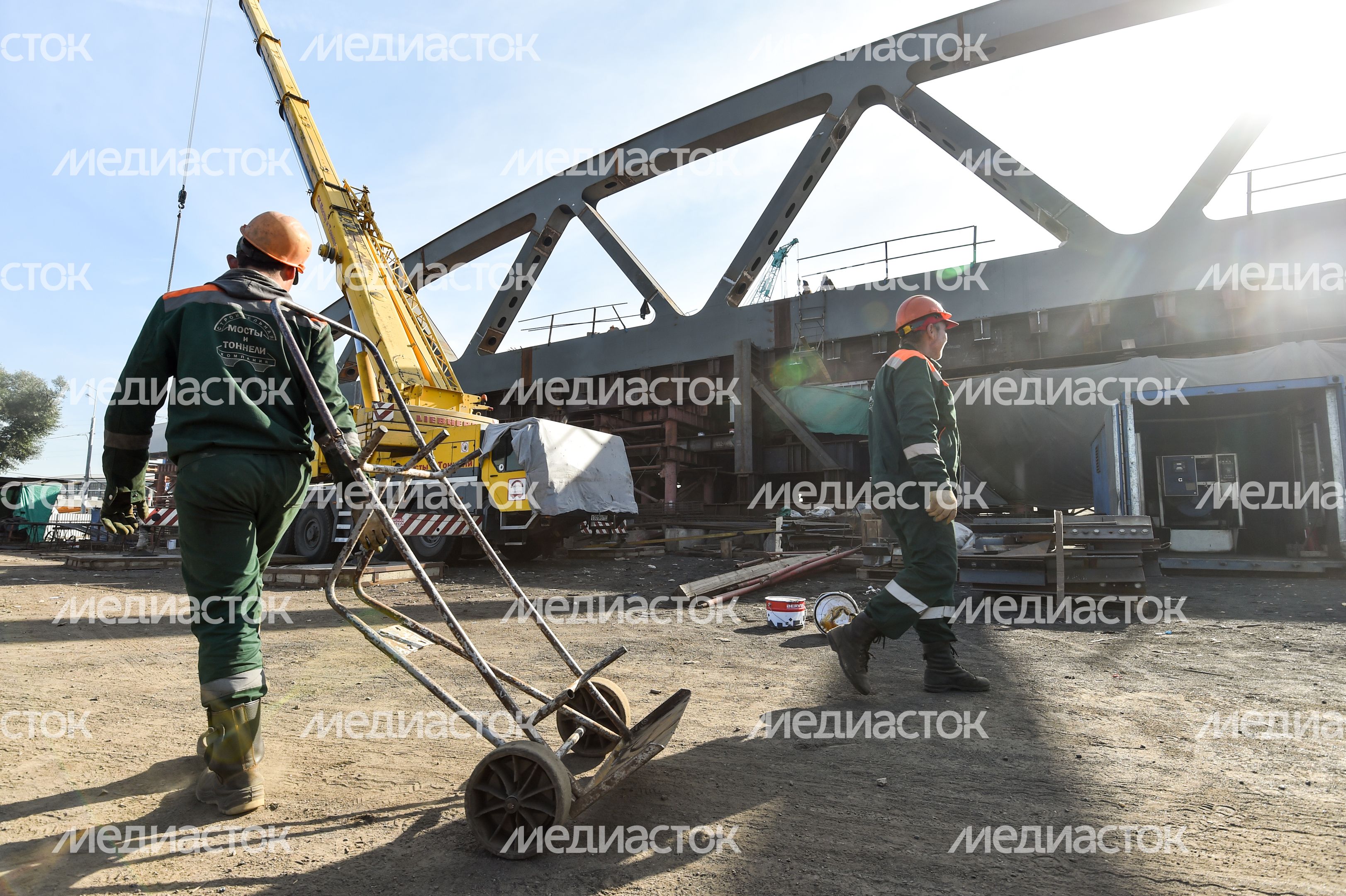 Надвижка арочного пролета на развязке Ленинградского шоссе в Химках