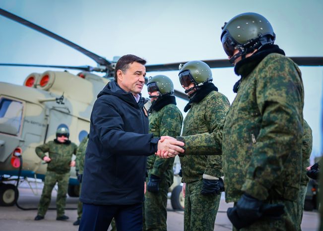 Губернатор поблагодарил военнослужащих вертолетной эскадрильи