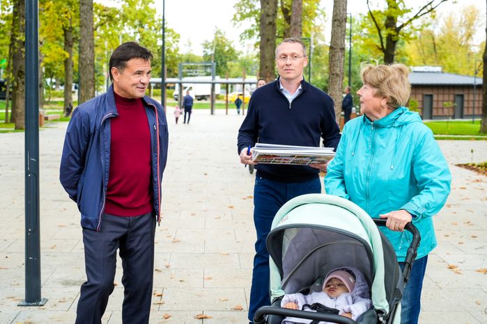 Андрей Воробьев проверил благоустройство лесопарка "Дубрава"
