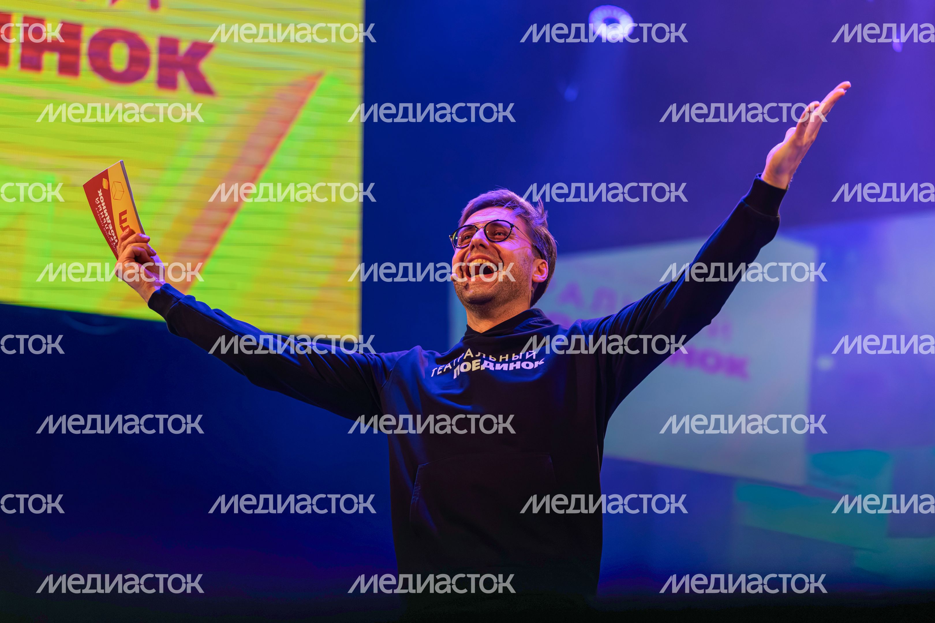 Ведущий финального матча проекта «Театральный поединок» Михаил Грищенко Ведущий финального матча проекта «Театральный поединок» Михаил Грищенко
